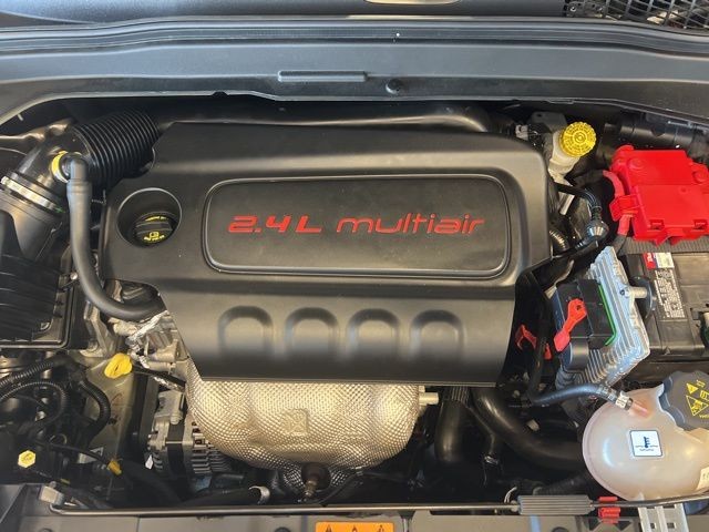 Jeep Renegade Vehicle Full-screen Gallery Image 37