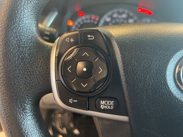 Toyota Camry Vehicle Full-screen Gallery Image 28