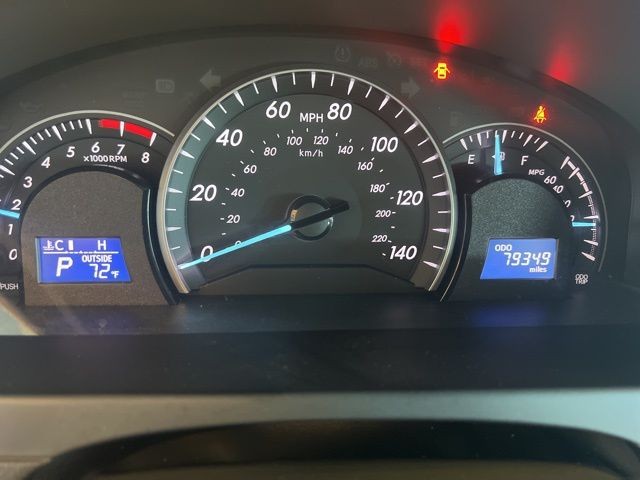 Toyota Camry Vehicle Full-screen Gallery Image 30