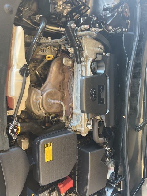 Toyota Camry Vehicle Full-screen Gallery Image 34