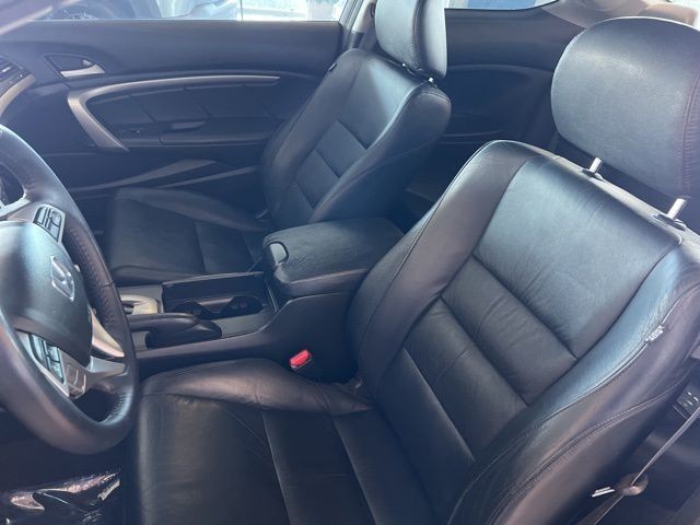 Honda Accord Coupe Vehicle Full-screen Gallery Image 20