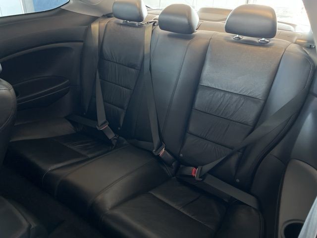 Honda Accord Coupe Vehicle Full-screen Gallery Image 21