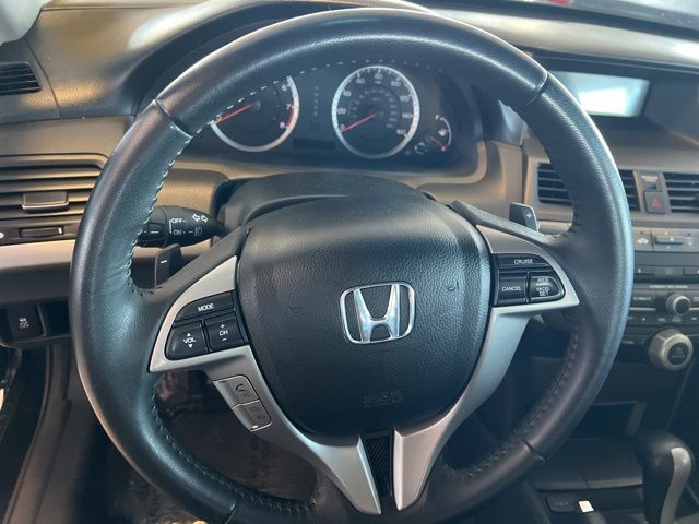 Honda Accord Coupe Vehicle Full-screen Gallery Image 22
