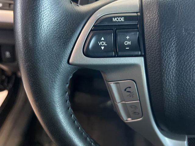 Honda Accord Coupe Vehicle Full-screen Gallery Image 23