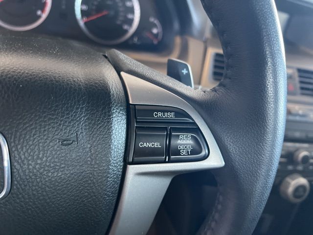 Honda Accord Coupe Vehicle Full-screen Gallery Image 24