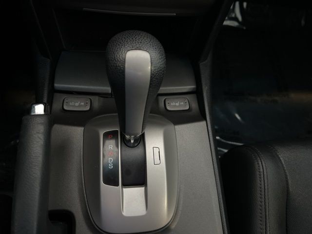 Honda Accord Coupe Vehicle Full-screen Gallery Image 28