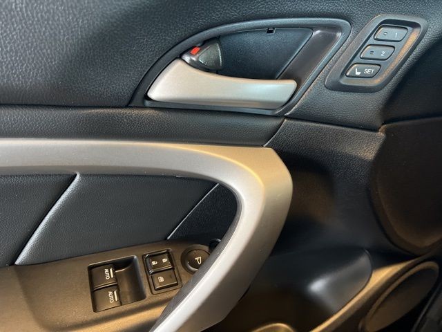 Honda Accord Coupe Vehicle Full-screen Gallery Image 29