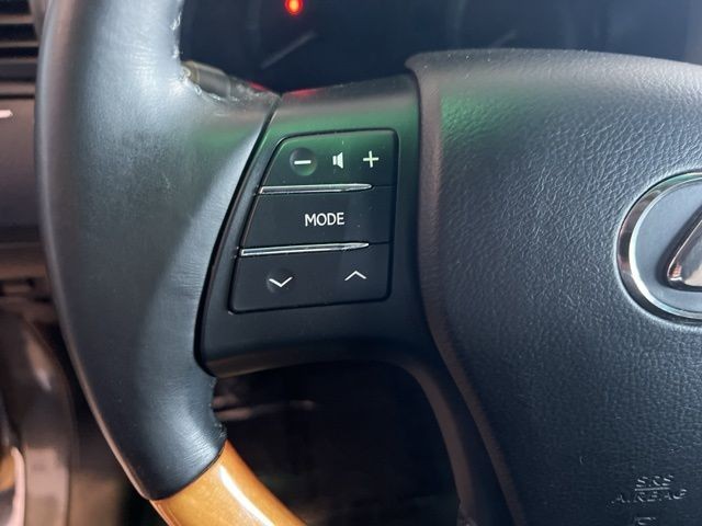 Lexus RX 350 Vehicle Full-screen Gallery Image 24