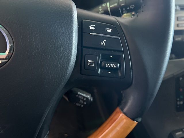 Lexus RX 350 Vehicle Full-screen Gallery Image 25