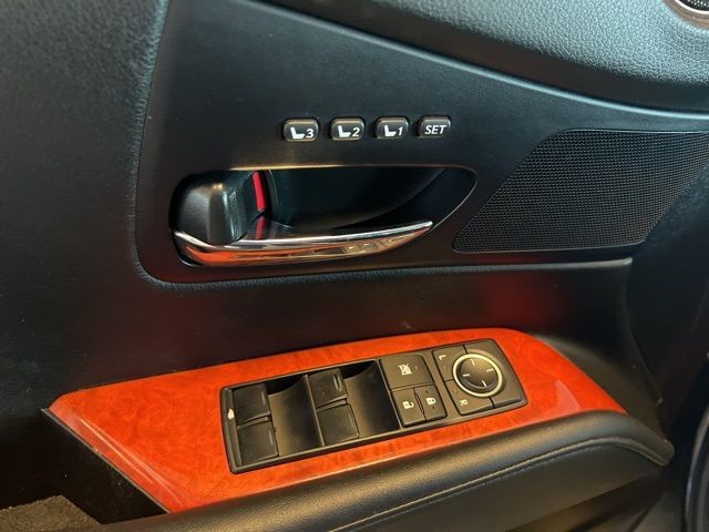 Lexus RX 350 Vehicle Full-screen Gallery Image 31