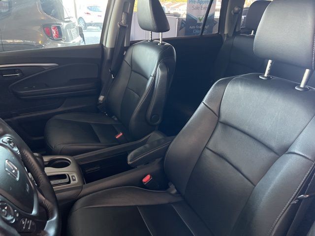 Honda Pilot Vehicle Full-screen Gallery Image 21