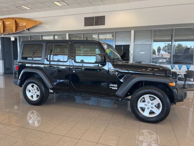 Jeep Wrangler Vehicle Full-screen Gallery Image 04