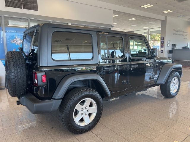 Jeep Wrangler Vehicle Full-screen Gallery Image 05