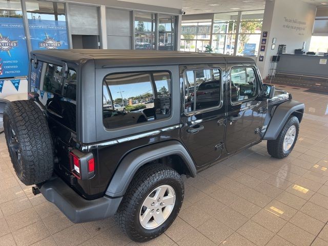 Jeep Wrangler Vehicle Full-screen Gallery Image 06