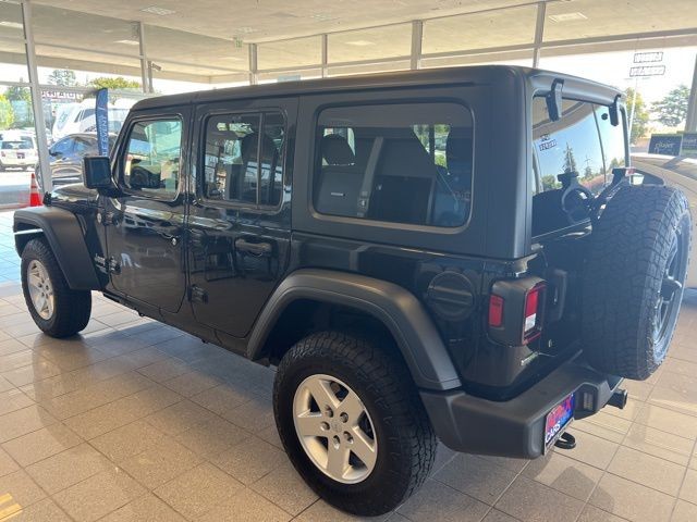 Jeep Wrangler Vehicle Full-screen Gallery Image 10