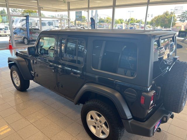 Jeep Wrangler Vehicle Full-screen Gallery Image 11