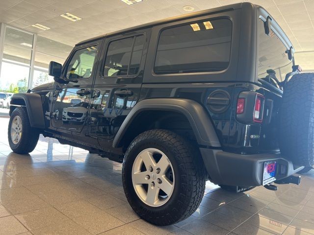 Jeep Wrangler Vehicle Full-screen Gallery Image 12