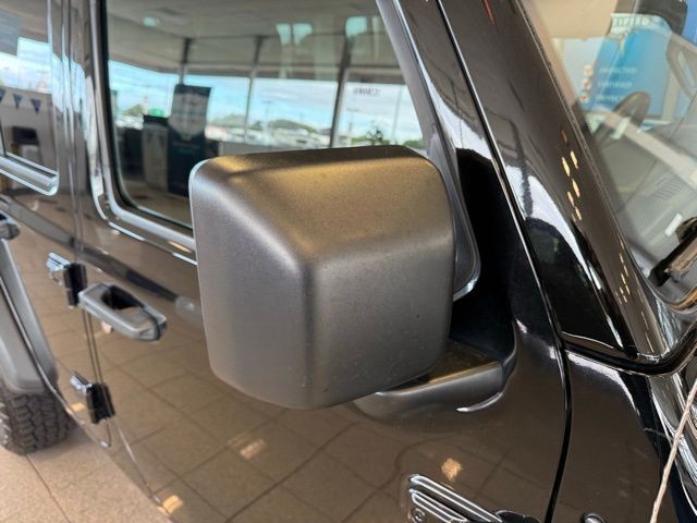 Jeep Wrangler Vehicle Full-screen Gallery Image 18
