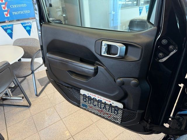 Jeep Wrangler Vehicle Full-screen Gallery Image 27