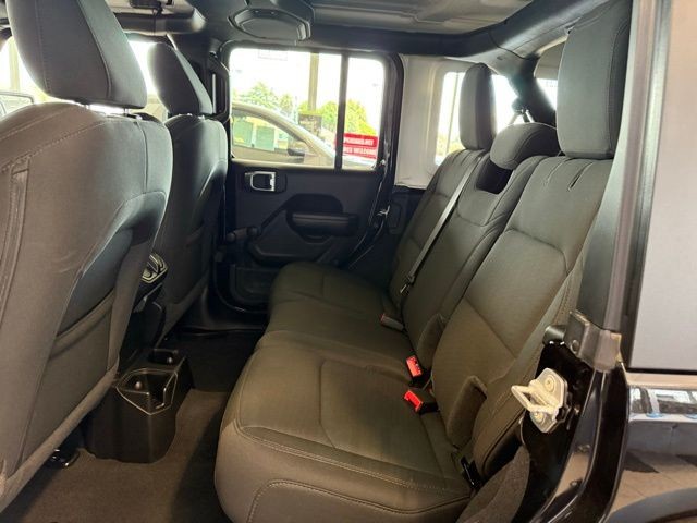 Jeep Wrangler Vehicle Full-screen Gallery Image 28