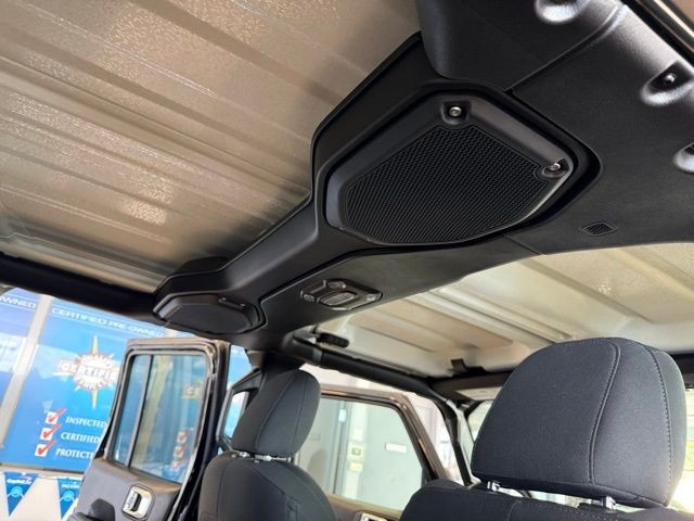 Jeep Wrangler Vehicle Full-screen Gallery Image 31