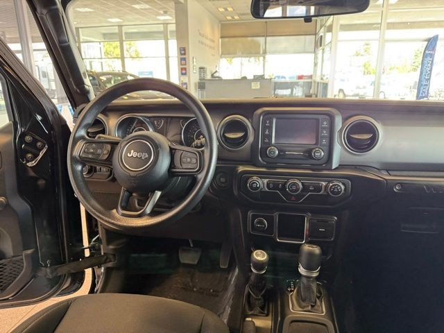 Jeep Wrangler Vehicle Full-screen Gallery Image 33