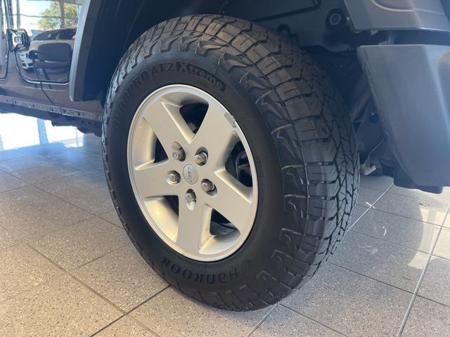 Jeep Wrangler Vehicle Full-screen Gallery Image 37