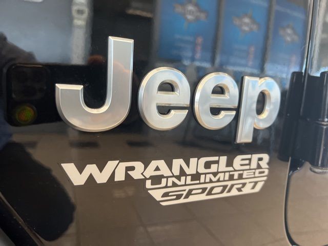 Jeep Wrangler Vehicle Full-screen Gallery Image 40