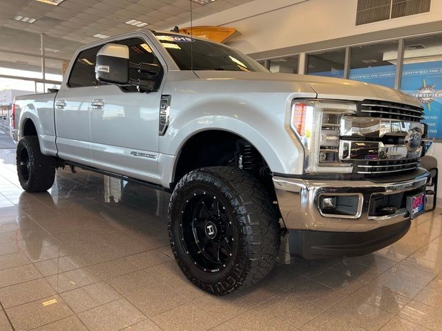 Ford Super Duty F-250 SRW Vehicle Full-screen Gallery Image 02