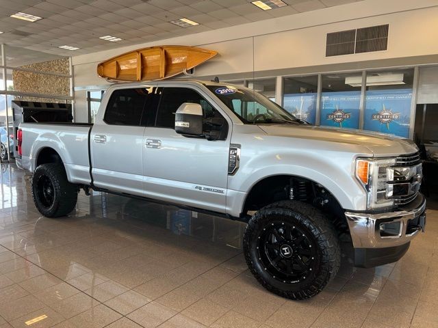 Ford Super Duty F-250 SRW Vehicle Full-screen Gallery Image 04