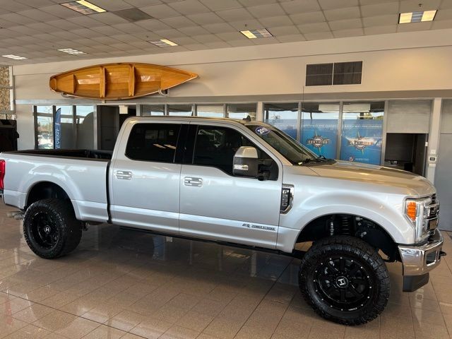 Ford Super Duty F-250 SRW Vehicle Full-screen Gallery Image 05