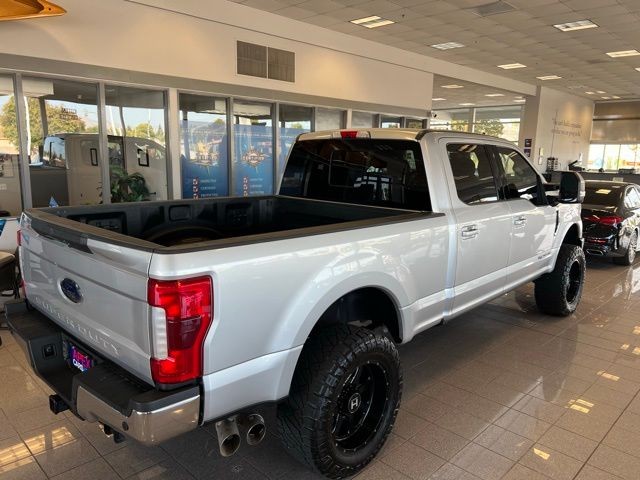 Ford Super Duty F-250 SRW Vehicle Full-screen Gallery Image 07