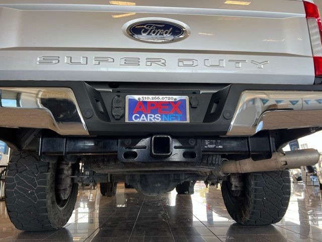 Ford Super Duty F-250 SRW Vehicle Full-screen Gallery Image 10