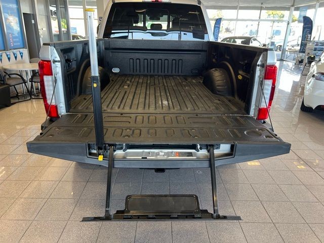 Ford Super Duty F-250 SRW Vehicle Full-screen Gallery Image 14