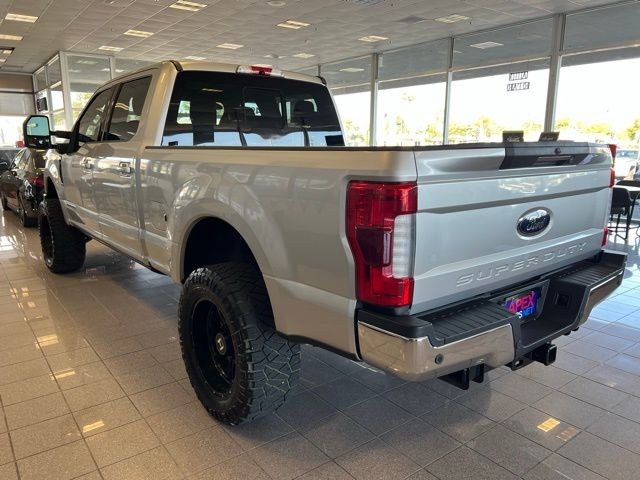 Ford Super Duty F-250 SRW Vehicle Full-screen Gallery Image 16
