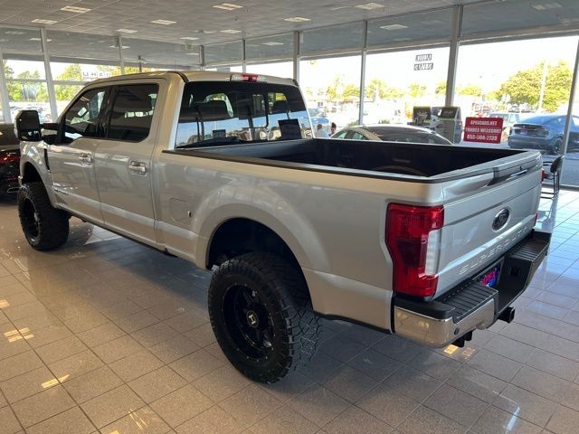 Ford Super Duty F-250 SRW Vehicle Full-screen Gallery Image 17