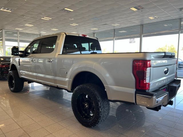 Ford Super Duty F-250 SRW Vehicle Full-screen Gallery Image 18