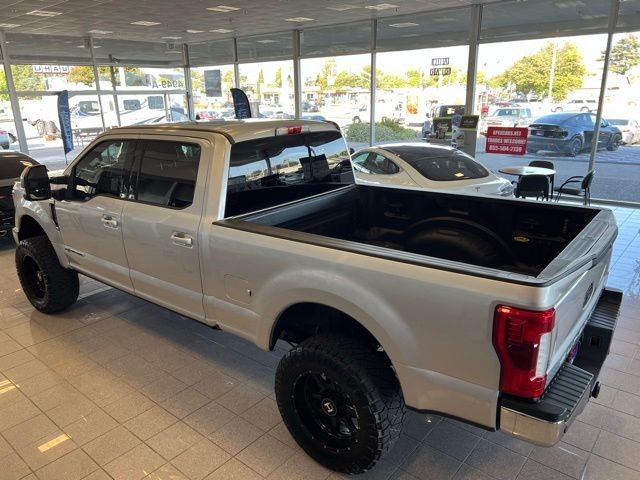 Ford Super Duty F-250 SRW Vehicle Full-screen Gallery Image 19