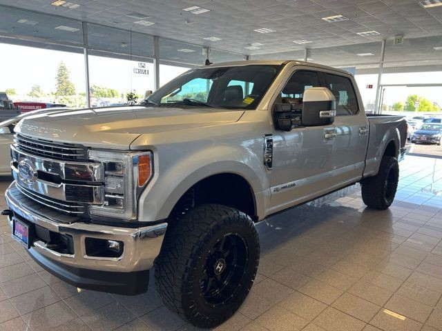 Ford Super Duty F-250 SRW Vehicle Full-screen Gallery Image 20