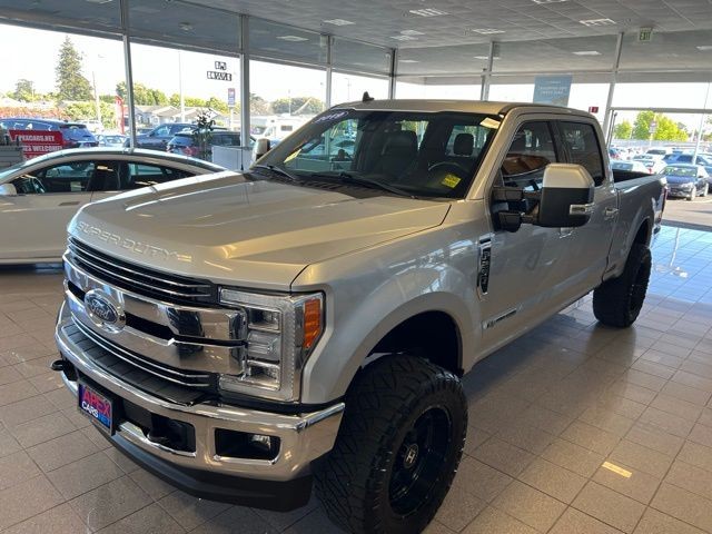 Ford Super Duty F-250 SRW Vehicle Full-screen Gallery Image 21