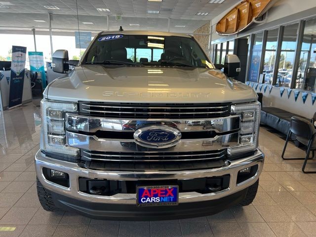 Ford Super Duty F-250 SRW Vehicle Full-screen Gallery Image 24