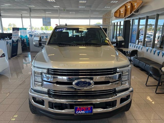 Ford Super Duty F-250 SRW Vehicle Full-screen Gallery Image 25