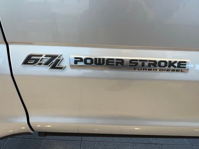 Ford Super Duty F-250 SRW Vehicle Full-screen Gallery Image 28