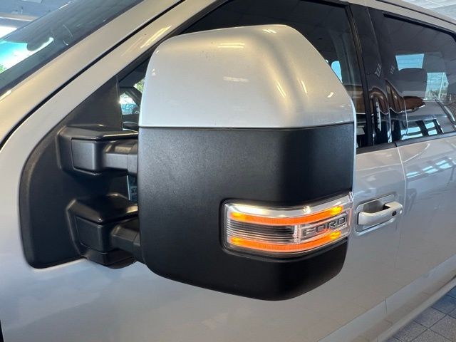 Ford Super Duty F-250 SRW Vehicle Full-screen Gallery Image 30