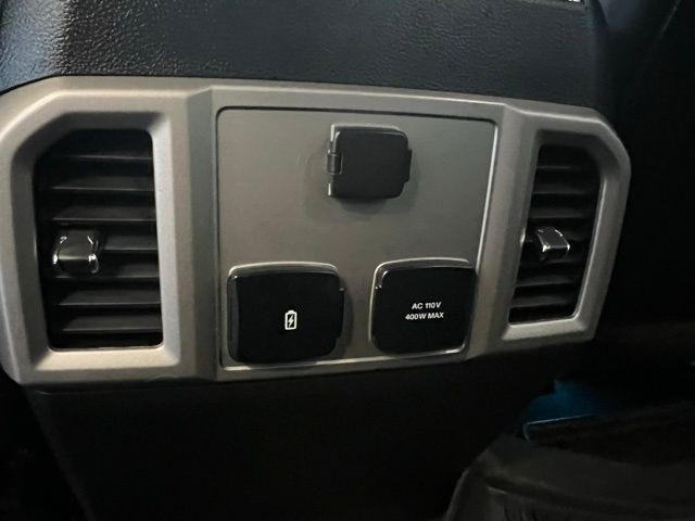 Ford Super Duty F-250 SRW Vehicle Full-screen Gallery Image 35