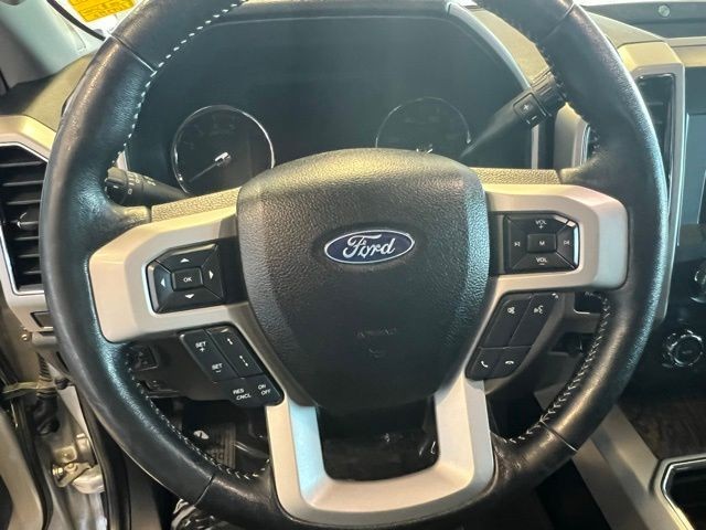 Ford Super Duty F-250 SRW Vehicle Full-screen Gallery Image 37