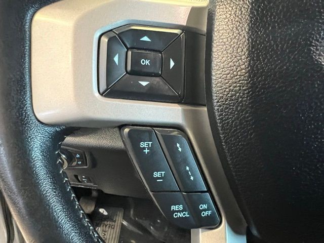 Ford Super Duty F-250 SRW Vehicle Full-screen Gallery Image 38