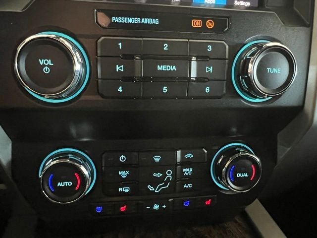 Ford Super Duty F-250 SRW Vehicle Full-screen Gallery Image 44