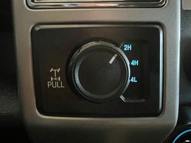 Ford Super Duty F-250 SRW Vehicle Full-screen Gallery Image 45
