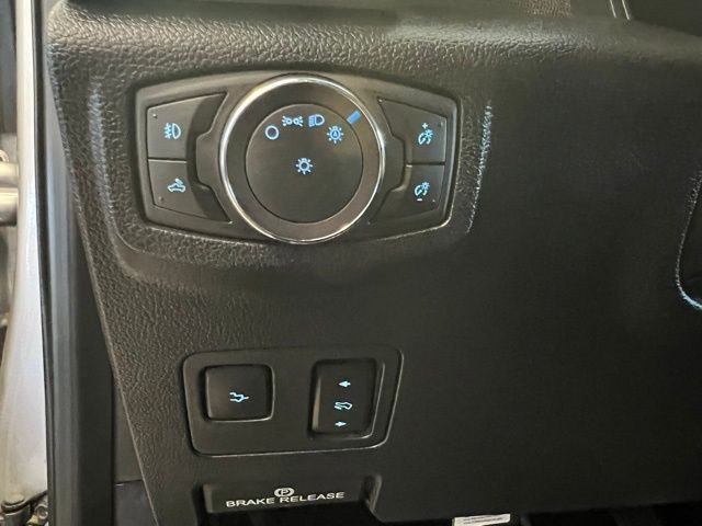 Ford Super Duty F-250 SRW Vehicle Full-screen Gallery Image 48